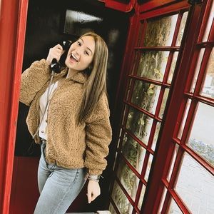 Meet your Posher, Abbey